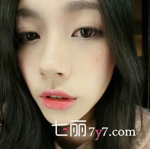 韩国渐变咬唇妆的详细画法 画出甜系微萌