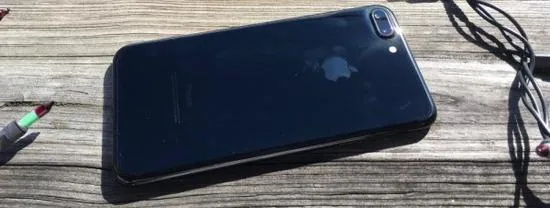 亮黑色iPhone 7不戴套？后果是喜闻乐见的