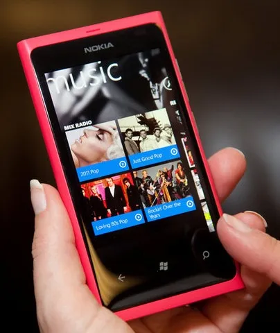 诺基亚Lumia 800手机报价评测 旗下首款WP7手机