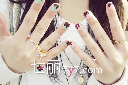 糖果色可爱蛋糕美甲教程 自己DIY彩色美甲