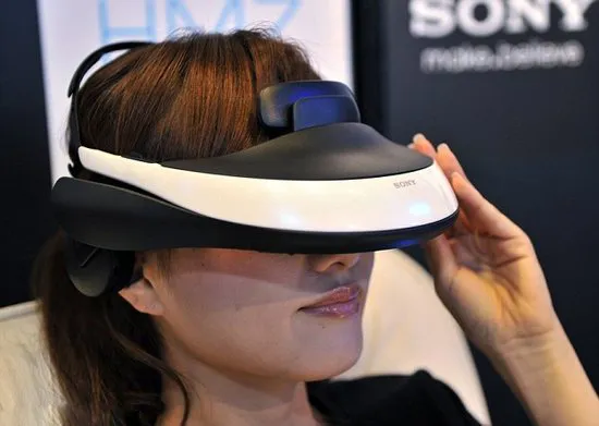 索尼头戴式3D高清影院显示器 在家就能享受视觉盛宴