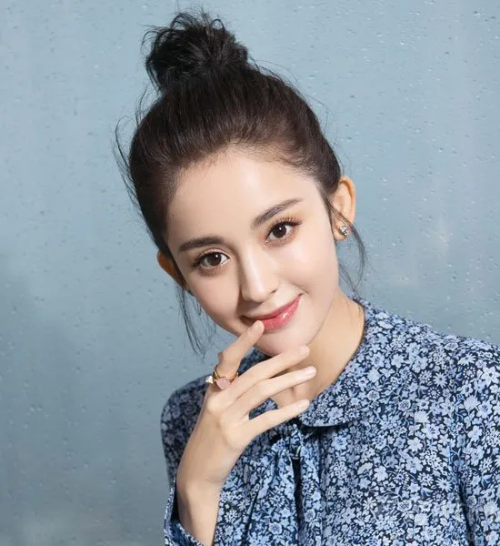 古力娜扎VS郑爽清新淡妆 张翰前任清纯现任美艳