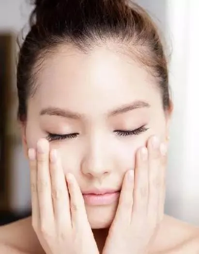 睡前护肤的正确步骤 4个睡前美容知识皮肤