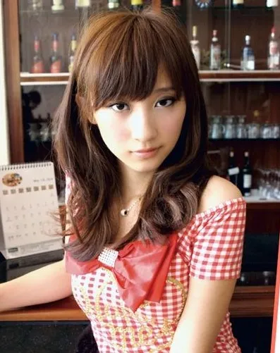 女式大波浪中长卷发发型 打造森林系轻熟女