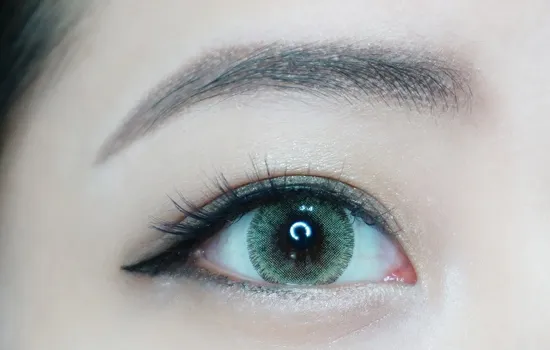 绿色眼影怎么画 半包眼线绿色眼妆教程