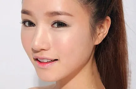 如何画尹恩惠咬唇妆 韩式美妆画法步骤