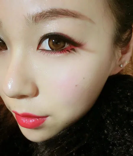 日系混血儿复古妆容 立体深邃血红媚眼妖妆