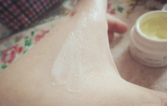 科颜氏牛油果眼霜怎么样 更适合偏干性皮