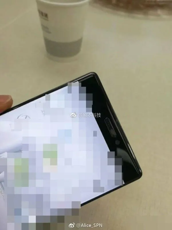 坚果Pro真机曝光 方正造型+无边框设计