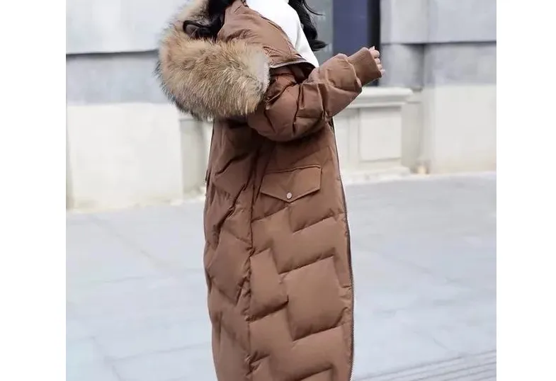 深咖啡色的长羽绒服搭配什么毛衣和裤子好呢？