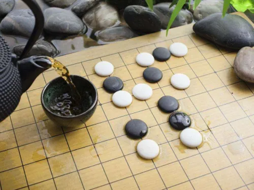 围棋是怎样分段位的？围棋白棋下一步该怎么走？