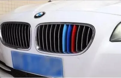 选择车头前红白蓝三条颜色汽车性能高吗？标志有何含义？
