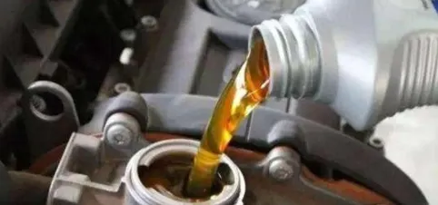 机油清洗剂有哪些作用？能不能瓦解汽车内部油泥？