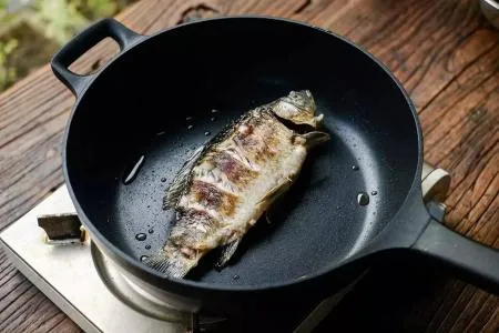 怎么煎鱼才不粘锅？教你煎鱼不粘锅的技巧