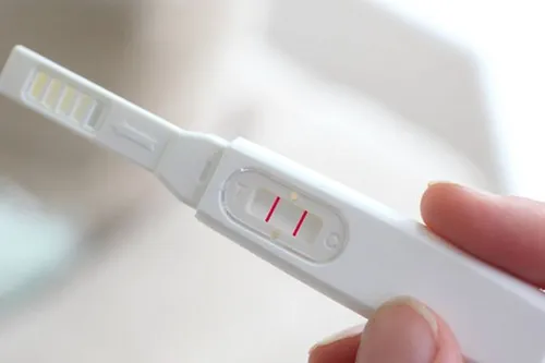 用验孕棒几天能测出来？验孕棒一条杠是没怀孕吗？
