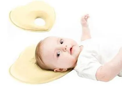 宝宝枕头用什么枕芯不上火？新生儿睡多高的枕头？