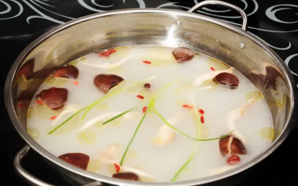 火锅高汤怎么做？火锅高汤的熬制方法及配料？