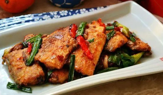 干锅带鱼、干锅藕片、干锅鲫鱼、干锅素菜都是怎么做的？