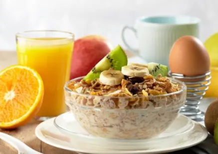 早餐吃牛奶和鸡蛋能清脂吗？推荐减肥期清脂三餐吃法？