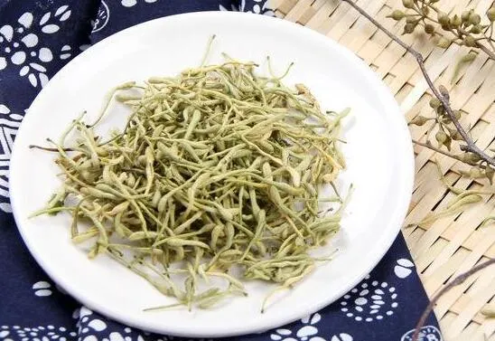 金银花泡水喝的功效，清热解毒缓解炎症还能增强免疫
