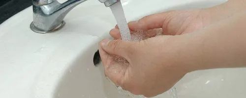 核桃皮弄到手上洗不掉怎么办