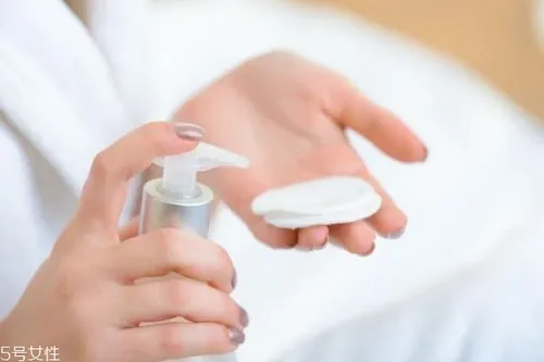 不能用什么样的化妆水来湿敷 湿敷的时间