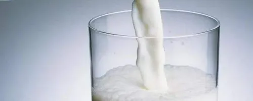 过期牛奶洗脸的正确方法