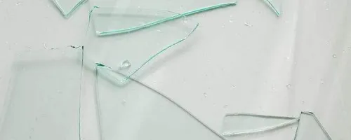 碎玻璃扎进手里看不见怎么办