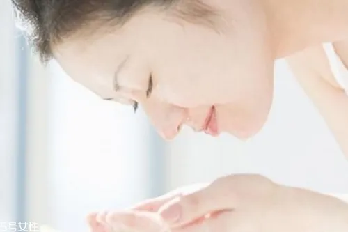 混合性皮肤是不是要多洗脸呢 混合性皮肤如何护肤