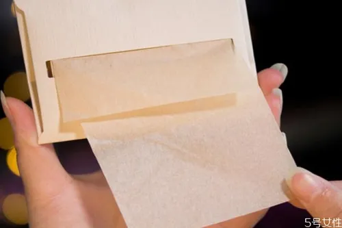 吸油纸会加快皮肤衰老吗 哪种吸油纸最好
