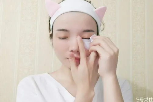 眼唇卸妆液能卸脸部吗 没有卸妆液要怎么卸妆