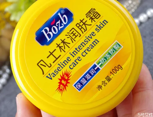 凡士林润肤霜能擦脸吗 凡士林润肤霜可以