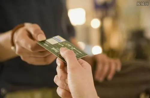 信用卡损坏换卡收费吗 如何换卡？
