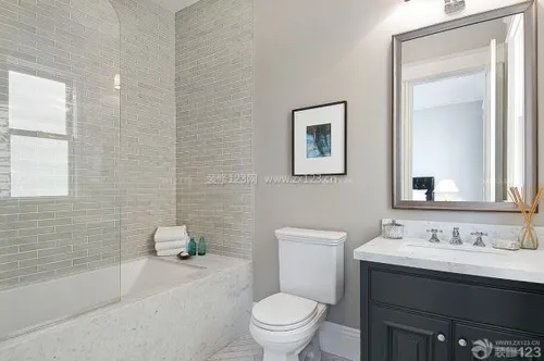 厕所瓷砖装修效果图 最创意的拼贴打造最靓丽的空间 (卫生间设计)