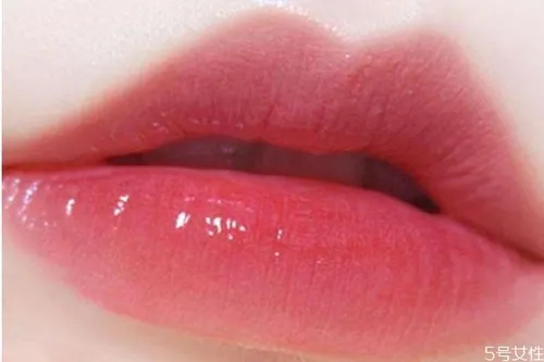 唇釉唇彩唇蜜有什么区别 口红和唇彩怎么