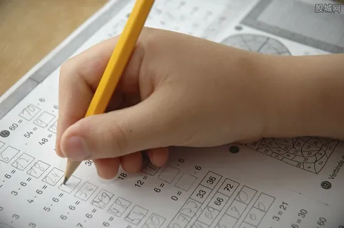 95后监督别人学习月入30万 行行出状元
