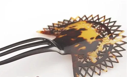 玳瑁具有装饰品的特性