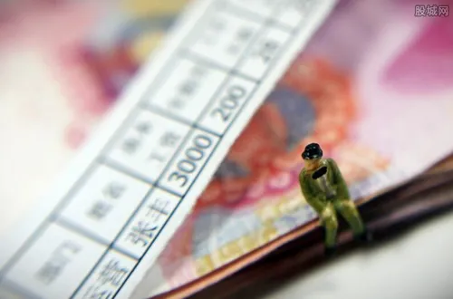 快递员工资条1万多实发只剩56块 为什么会这样？