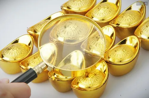 大爷掏12锭金元宝买房 总价值70多万太霸气了