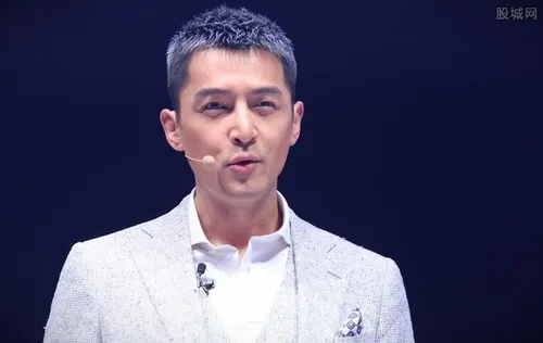 胡歌微博手撕卓伟 高智商的回复弄得很尴尬