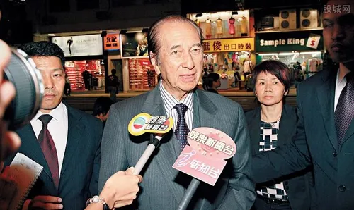 赌王女儿何超莲结婚了吗？ 何超莲想念男友