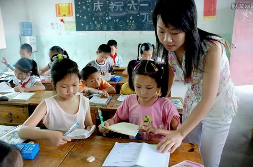 教师发放福利2500元？ 7月底前发放到位吗