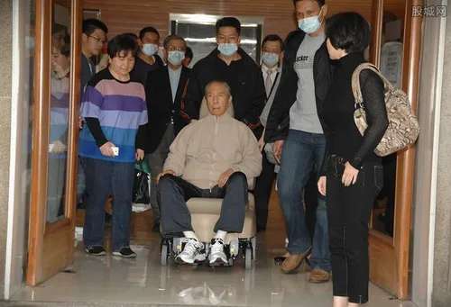 何超莲结婚对象 赌王女儿何超莲男朋友何许人也