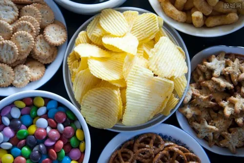 盐津铺子等薯片检出潜在致癌物 这几款你吃过没？