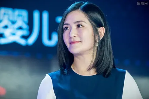 谢娜晒童年与父母合影 原来娜娜从小美到大