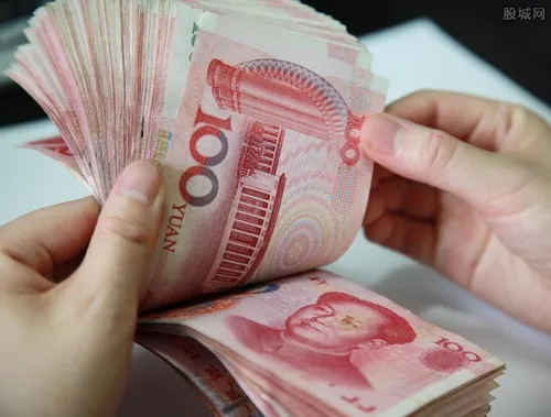 因根火腿肠被开除 小伙做错什么事被开除？