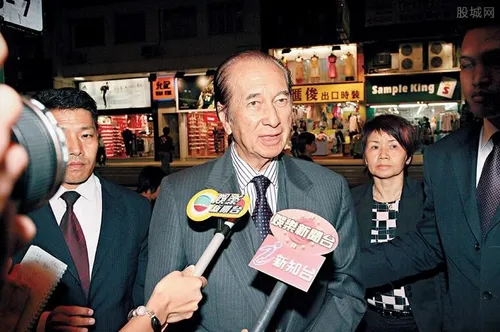 何超莲个人资产 身价不菲坐拥400亿