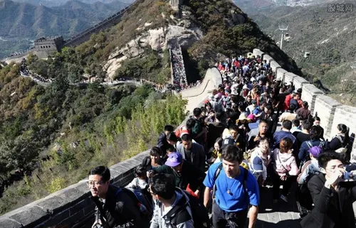 八达岭长城半年多来首次门票售罄 迎来旅