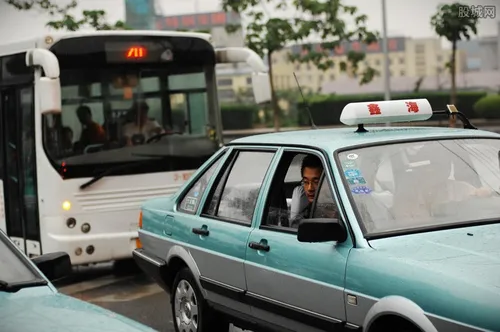 北京乘出租车网约车需扫健康宝 不配合会被拒载