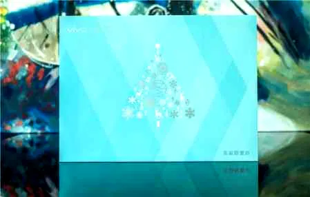 vivoX20星耀红圣诞礼盒开箱 周冬雨套装公开